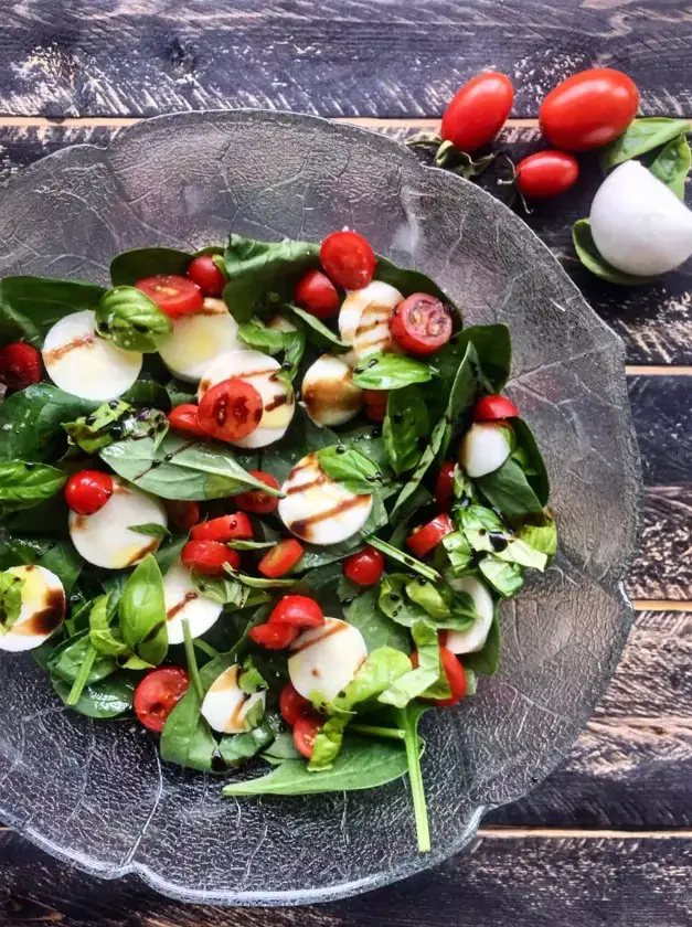 Caprese Spinach Salad