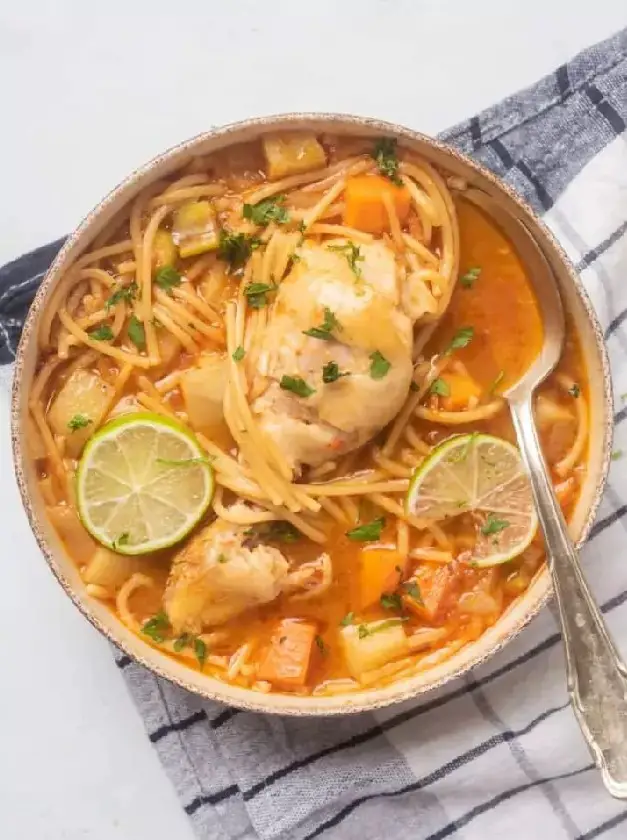 Sopa De Pollo Con Fideos