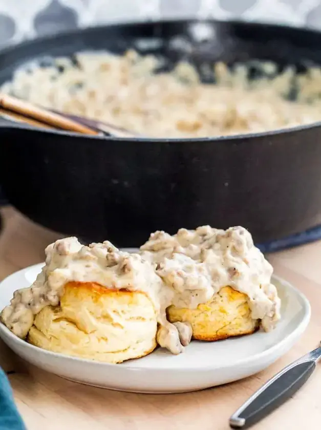 Grandma’s Classic Southern Biscuits and Sausage Gravy Recipe