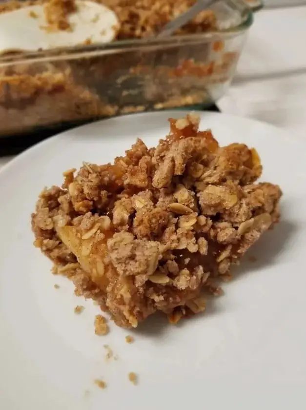 Super Easy And Quick Oatmeal Apple Crisp