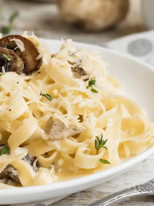 Creamy Fettuccine Alfredo with Chicken and Mushrooms